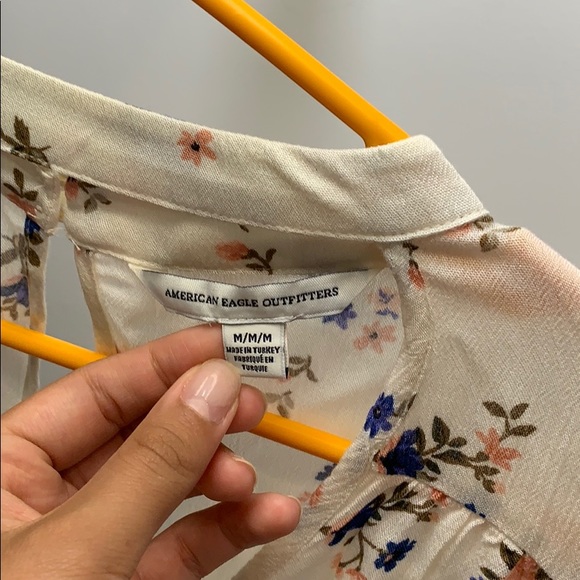 AMERICAN EAGLE BLOUSE SIZE M - Picture 2 of 3